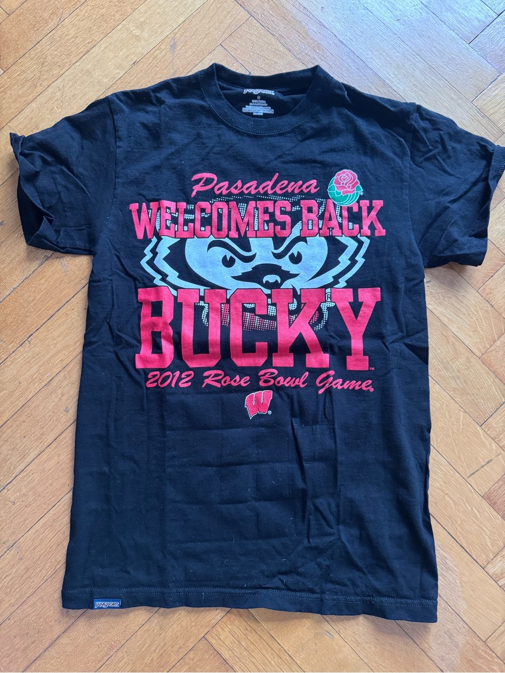 Wisconsin Badger 2012 Rose Bowl ‘Pasadena Welcomes Back Bucky’ T-Shirt